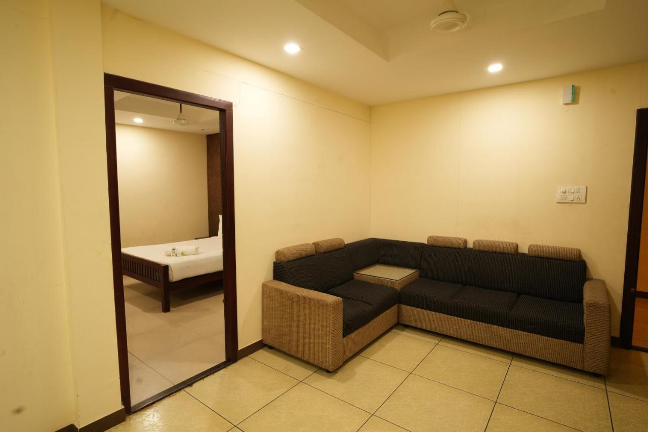 K V Suites Kochi 외부 사진
