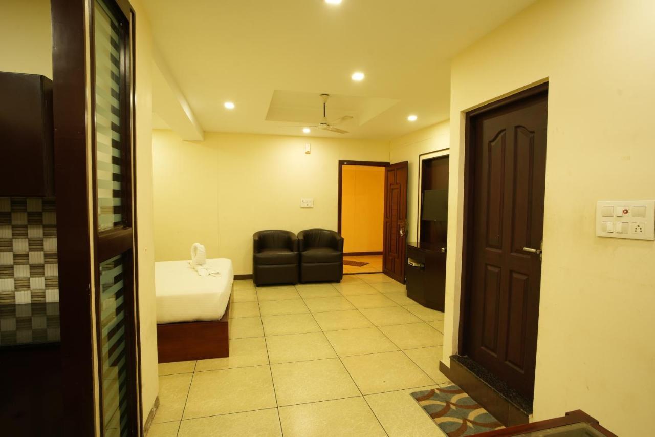 K V Suites Kochi 외부 사진