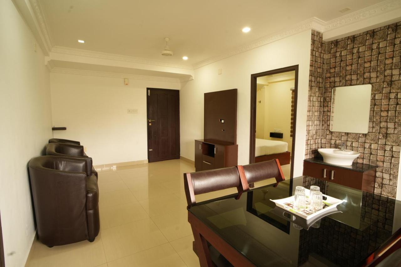 K V Suites Kochi 외부 사진