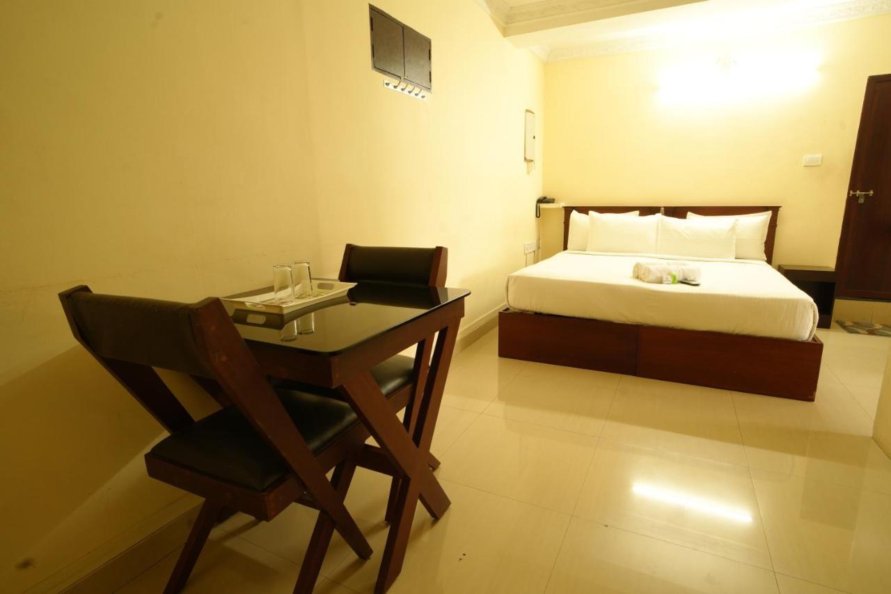 K V Suites Kochi 외부 사진