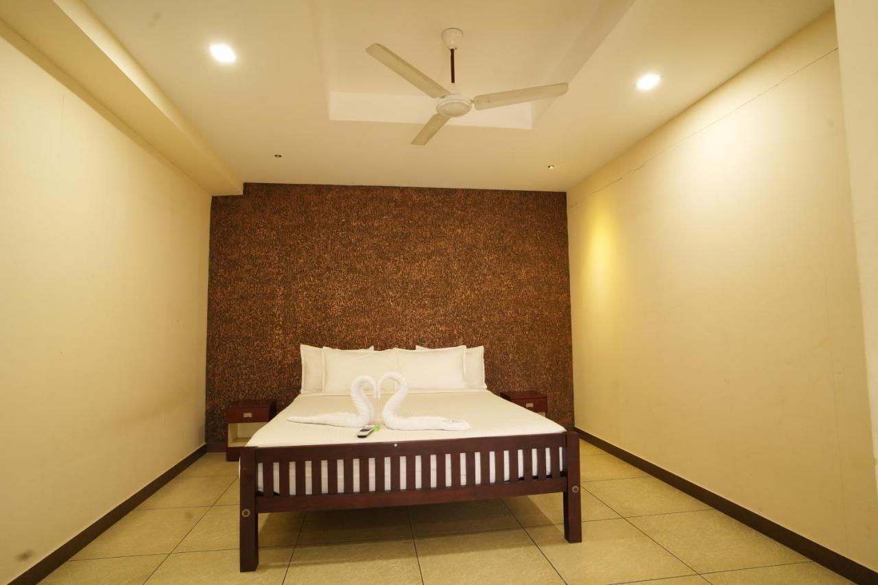K V Suites Kochi 외부 사진
