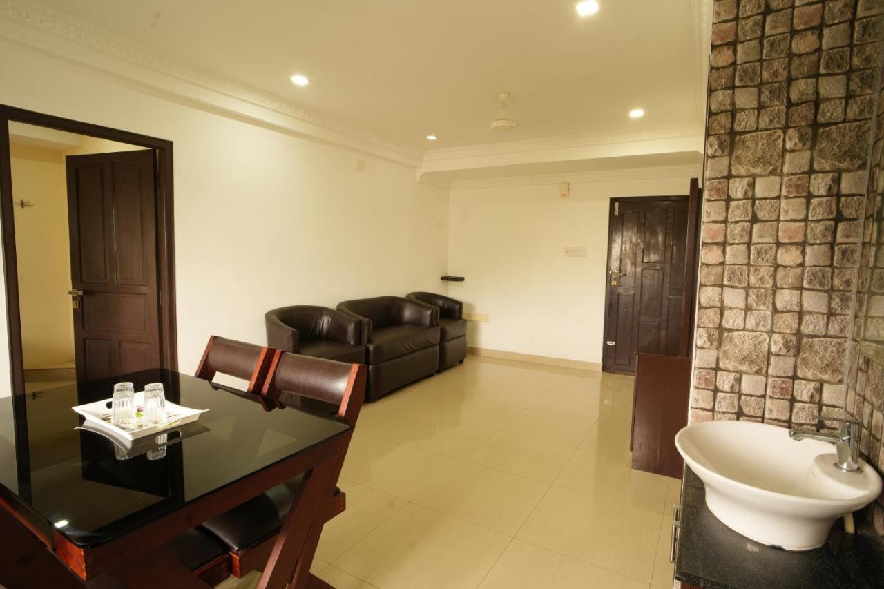 K V Suites Kochi 외부 사진