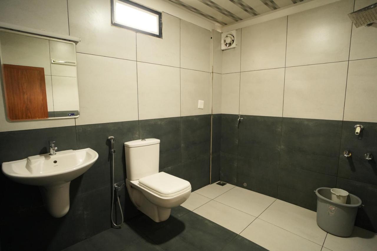 K V Suites Kochi 외부 사진