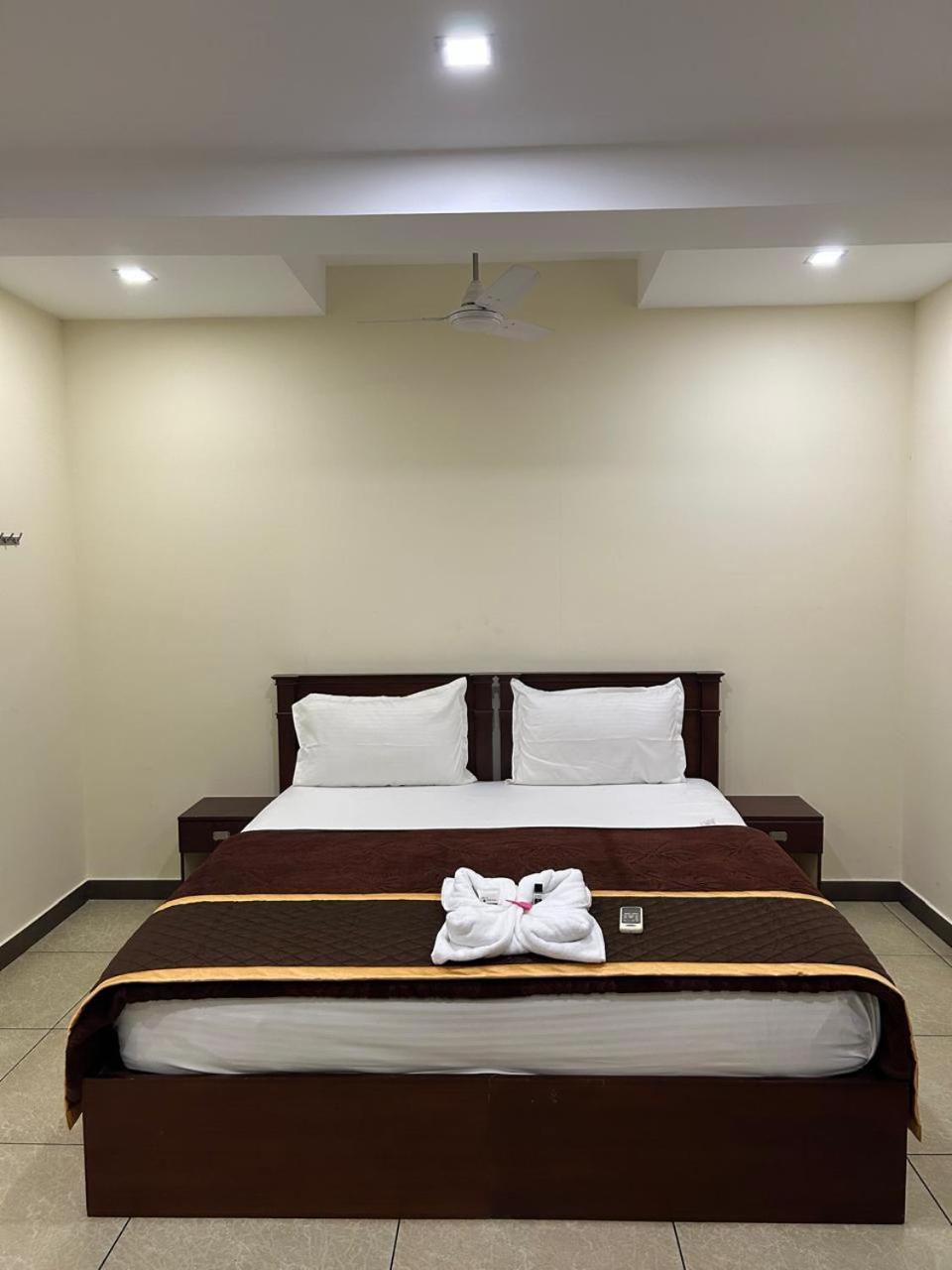 K V Suites Kochi 외부 사진